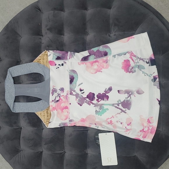 Rare BNWT lululemon blurred blossom print scoop neck tank size 4 - Picture 6 of 9